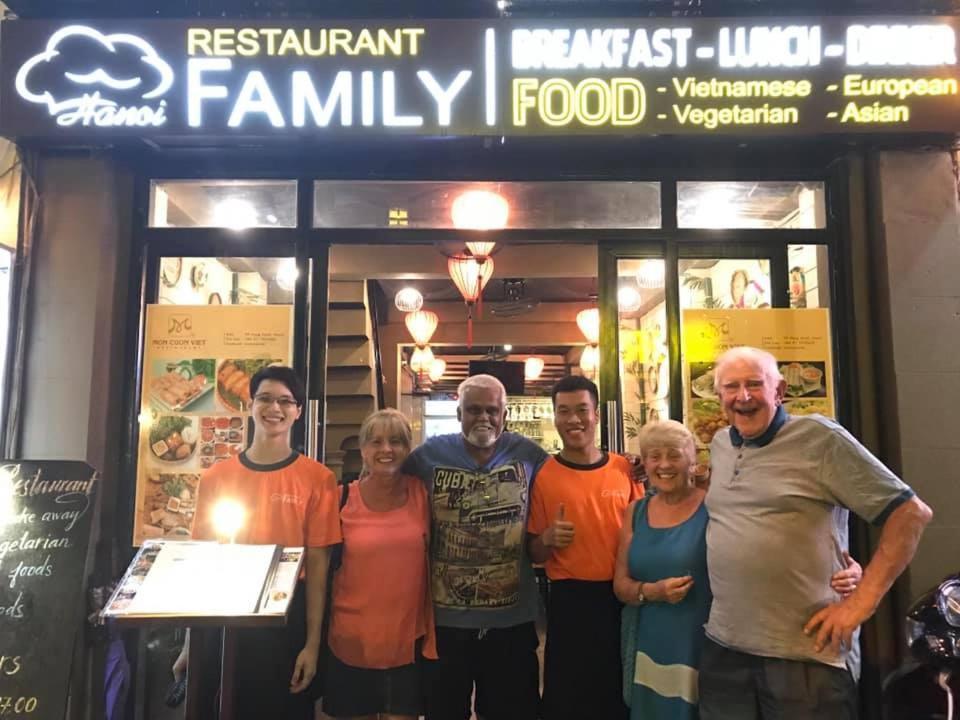假日湖景酒店 河内 外观 照片
